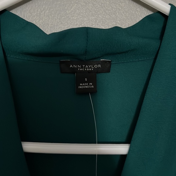 🆕 Ann Taylor blouse. New with tags. Small - Picture 3 of 5